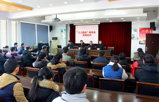 兴发娱乐爱心助学，让爱继续转达