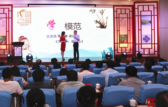 学习丁山华 攻坚勇继续 市委中心组学习活动走进品德课堂