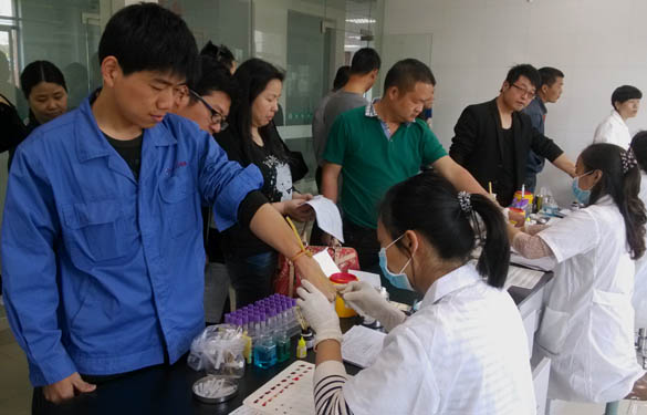 迎“五四”献爱心，兴发娱乐掀起献血热潮